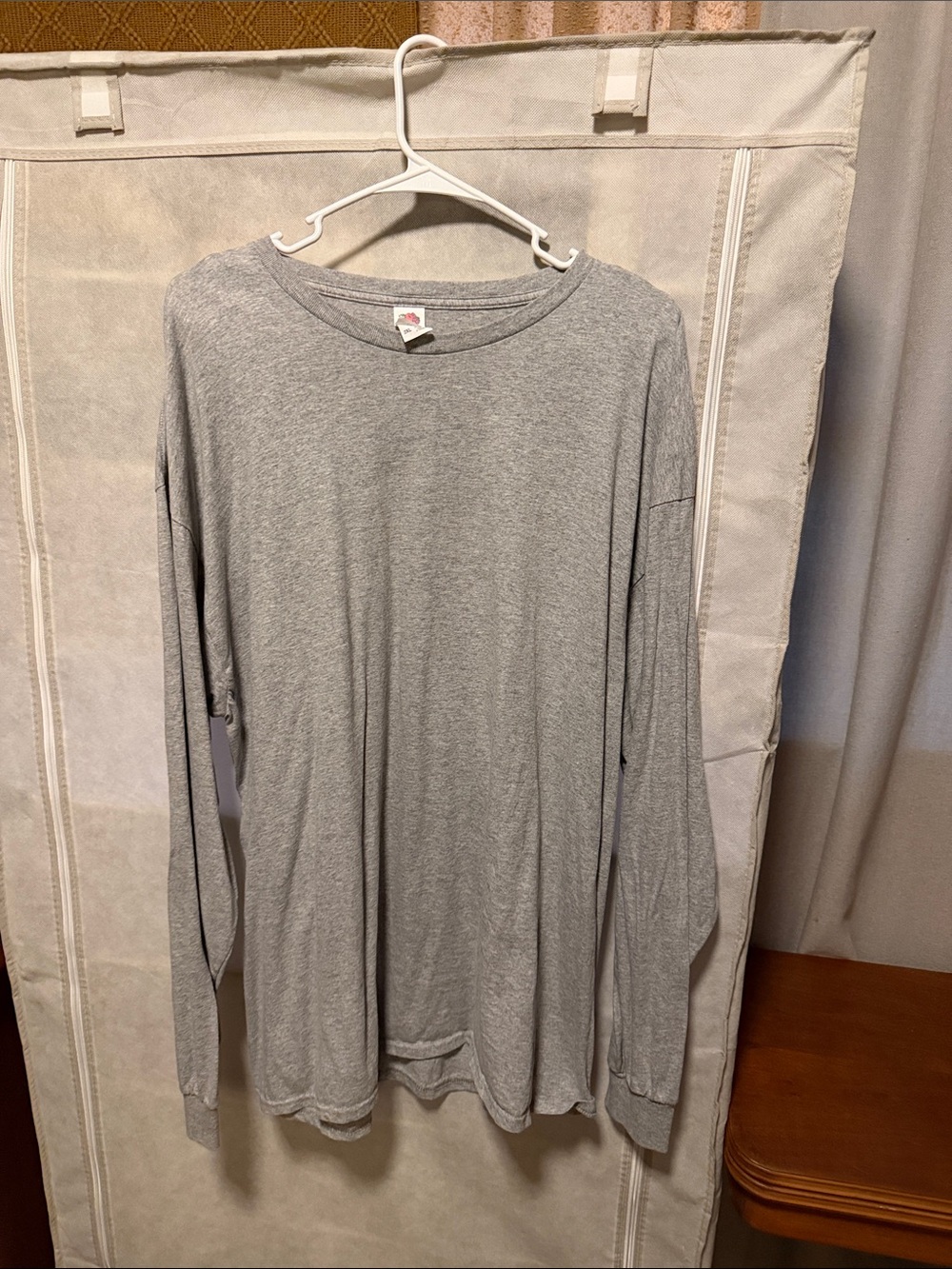 Fruit of the Loom Men's Long-Sleeve Crewneck Shirt - Light Gray